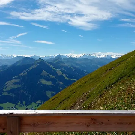 Ξενοδοχείο Konrad 3*